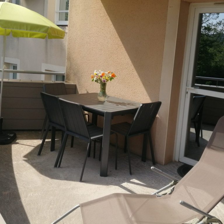 terrasse des meublés de tourisme 2 à 4 pers. La Clairière Cambon et Salvergues